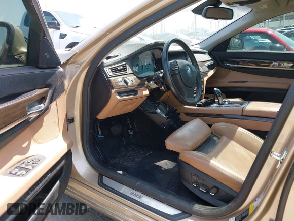 2009 BMW 7 Series 750Li z VIN WBAKB83539CY58774, wystawiony jako IAAI lot #42359891 z przebiegiem 102 561 mil mil oraz . Historia ofert i sprzedaży dostępna na DreamBid. Obrazek 5.