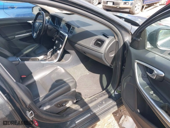 2015 Volvo V60 T5 Drive-E Premier with VIN YV140MEK1F1258057, listed as a IAAI auction lot 41813010 with 191,118 mi miles. Bid and sale history available at carsss.com. Image 5.