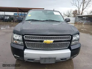 2013 Chevrolet Suburban LT with VIN 1GNSKJE71DR308480, listed as a IAAI auction lot 41695090 with 129,000 mi miles. Bid and sale history available at carsss.com. Image 12.