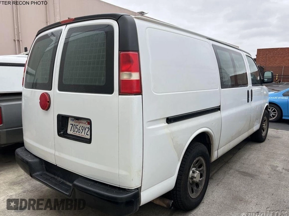2014 Chevrolet Express Cargo z VIN 1GCSGAFX2E1160851, wystawiony jako IAAI lot #42649641 z przebiegiem 218 374 mil mil oraz . Historia ofert i sprzedaży dostępna na DreamBid. Obrazek 8.
