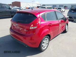 2012 Ford Fiesta SE z VIN 3FADP4EJ9CM140948, wystawiony jako IAAI lot #42301818 z przebiegiem 109 276 mil mil oraz . Historia ofert i sprzedaży dostępna na DreamBid. Obrazek 4.