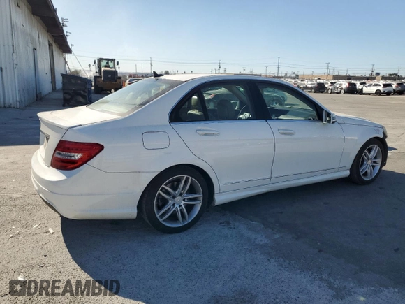 2014 Mercedes-Benz C 250 Sport z VIN WDDGF4HB6ER317770, wystawiony jako Copart lot #88786415 z przebiegiem 165 399 mil mil oraz Szkoda całkowita • Salvage title. Historia ofert i sprzedaży dostępna na DreamBid. Obrazek 3.
