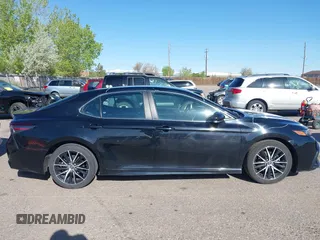 2022 Toyota Camry SE with VIN 4T1G11AK1NU688670, listed as a IAAI auction lot 42168847 with 54,975 mi miles. Bid and sale history available at carsss.com. Image 13.