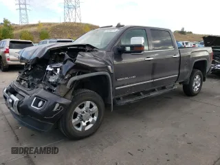 2015 GMC Sierra 2500HD Denali z VIN 1GT120E83FF603057, wystawiony jako Copart lot #74940374 z przebiegiem Nie podano mil oraz Szkoda całkowita • Salvage title. Historia ofert i sprzedaży dostępna na DreamBid. Obrazek 1.