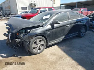2017 Hyundai Sonata Limited with VIN KMHE34L17HA045964, listed as a IAAI auction lot 41397078 with 135,109 mi miles and . Bid and sale history available at carsss.com. Image 2.