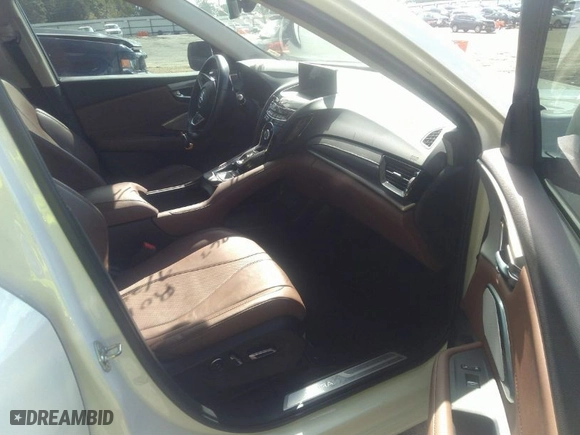 2019 Acura RDX w/Technology Pkg with VIN 5J8TC1H50KL018950, listed as a IAAI auction lot 40473176 with 111,148 mi miles. Bid and sale history available at carsss.com. Image 5.