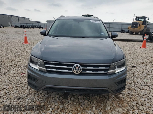 2021 Volkswagen Tiguan S z VIN 3VV1B7AX9MM012624, wystawiony jako Copart lot #55589435 z przebiegiem 61 343 mil mil oraz Szkoda całkowita • Salvage title. Historia ofert i sprzedaży dostępna na DreamBid. Obrazek 5.