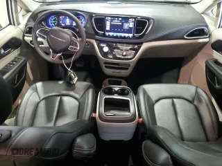 2024 Chrysler Pacifica Hybrid Select z VIN 2C4RC1S78RR150441, wystawiony jako Copart lot #55678105 z przebiegiem 26 612 mil mil oraz Tytuł czysty. Historia ofert i sprzedaży dostępna na DreamBid. Obrazek 8.