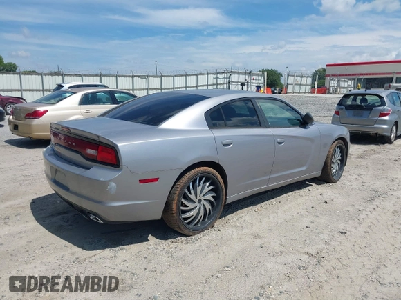 2013 Dodge Charger SE z VIN 2C3CDXBG0DH639988, wystawiony jako IAAI lot #40032112 z przebiegiem 197 941 mil mil oraz . Historia ofert i sprzedaży dostępna na DreamBid. Obrazek 4.
