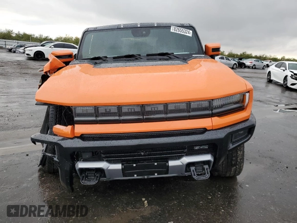 2024 GMC Hummer EV 3X z VIN 1GKB0RDC6RU107095, wystawiony jako Copart lot #82655324 z przebiegiem 6013 mil mil oraz Szkody całkowita. Historia ofert i sprzedaży dostępna na DreamBid. Obrazek 5.