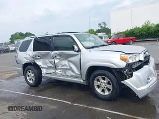 2011 Toyota 4Runner SR5 z VIN JTEZU5JR3B5014868, wystawiony jako IAAI lot #42286507 z przebiegiem Nie podano mil oraz . Historia ofert i sprzedaży dostępna na DreamBid. Obrazek 13.