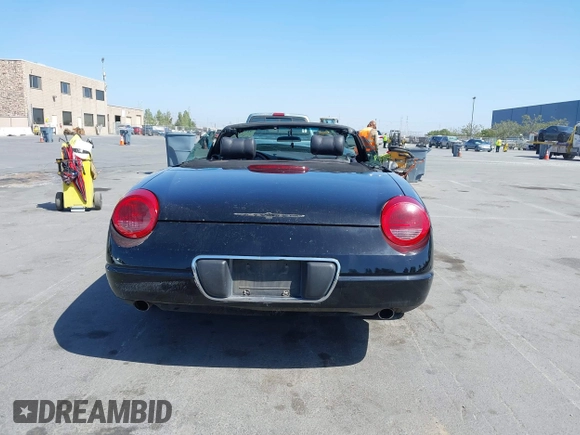2002 Ford Thunderbird Hardtop Premium z VIN 1FAHP60A82Y103848, wystawiony jako IAAI lot #42467093 z przebiegiem Nie podano mil oraz . Historia ofert i sprzedaży dostępna na DreamBid. Obrazek 17.