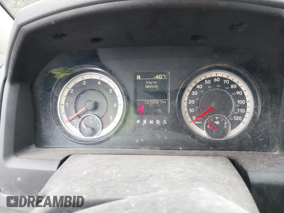 2017 Ram 1500 Express z VIN 1C6RR6KT8HS683418, wystawiony jako IAAI lot #41488810 z przebiegiem 137 659 mil mil oraz . Historia ofert i sprzedaży dostępna na DreamBid. Obrazek 7.