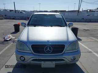 2001 Mercedes-Benz M 320/430/500 z VIN 4JGAB72E21A253005, wystawiony jako IAAI lot #42337921 z przebiegiem 171 529 mil mil oraz . Historia ofert i sprzedaży dostępna na DreamBid. Obrazek 13.