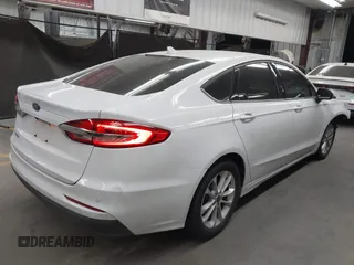 2020 Ford Fusion SE with VIN 3FA6P0H70LR155777, listed as a IAAI auction lot 41719123 with 61,531 mi miles. Bid and sale history available at carsss.com. Image 4.