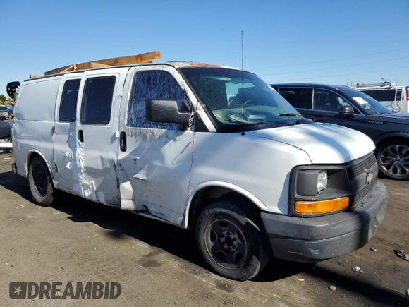 2005 Chevrolet Express Cargo z VIN 1GCFG15X751112877, wystawiony jako Copart lot #77494014 z przebiegiem 349 555 mil mil oraz Czysty tytuł • Clean title. Historia ofert i sprzedaży dostępna na DreamBid. Obrazek 4.