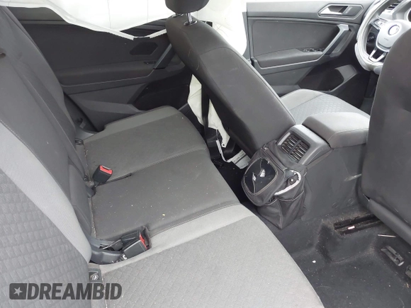 2019 Volkswagen Tiguan S z VIN 3VV0B7AX9KM055305, wystawiony jako IAAI lot #42160128 z przebiegiem 67 826 mil mil oraz . Historia ofert i sprzedaży dostępna na DreamBid. Obrazek 8.