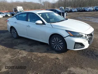 2023 Nissan Altima SV z VIN 1N4BL4DW9PN408845, wystawiony jako IAAI lot #41606350 z przebiegiem 22 694 mil mil oraz . Historia ofert i sprzedaży dostępna na DreamBid. Obrazek 1.