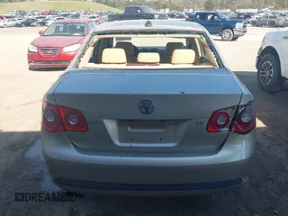 2005 Volkswagen Jetta 2.5L с VIN 3VWDF71K85M645201, выставлен на аукционе IAAI как лот 41913644 с пробегом 256 822 миль миль и . История ставок и продаж доступна на DreamBid. Изображение 6.