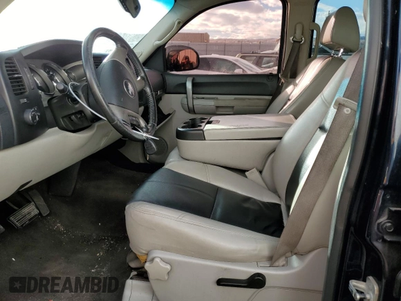 2007 Chevrolet Silverado 1500 1LT with VIN 3GCEC13J07G523824, listed as a Copart auction lot 85211794 with 304,461 mi miles and Salvage Title. Bid and sale history available at DreamBid. Image 7.
