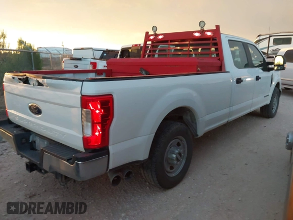 2017 Ford F-350 XL z VIN 1FT7W3AT0HED60746, wystawiony jako IAAI lot #42365684 z przebiegiem 160 642 mil mil oraz . Historia ofert i sprzedaży dostępna na DreamBid. Obrazek 4.