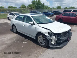 2016 Volkswagen Passat SE z VIN 1VWBT7A39GC069860, wystawiony jako IAAI lot #42432286 z przebiegiem 174 025 mil mil oraz . Historia ofert i sprzedaży dostępna na DreamBid. Obrazek 1.