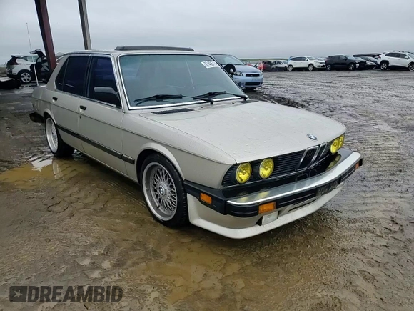 1988 BMW 5 Series 535i with VIN WBADC8407J3261205, listed as a Copart auction lot 87406714 with 45,211 mi miles and Salvage Title. Bid and sale history available at carsss.com. Image 11.