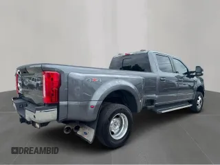 2022 Ford F-350 XL with VIN 1FT8W3DT8NEG01027, listed as a Copart auction lot 59551375 with 239,411 mi miles and Clean title. Bid and sale history available at DreamBid. Image 4.