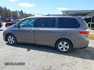 2015 Toyota Sienna LE AAS with VIN 5TDKK3DC1FS634254, listed as a IAAI auction lot 41998016 with 158,496 mi miles. Bid and sale history available at carsss.com. Image 14.