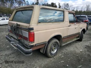 1990 Ford Bronco XL with VIN 1FMEU15N0LLB03440, listed as a Copart auction lot 44936595 with 197,758 mi miles and Clean Title. Bid and sale history available at carsss.com. Image 3.