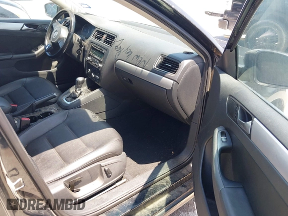 2013 Volkswagen Jetta SE z VIN 3VWDP7AJ4DM394597, wystawiony jako IAAI lot #42704268 z przebiegiem 158 242 mil mil oraz . Historia ofert i sprzedaży dostępna na DreamBid. Obrazek 5.