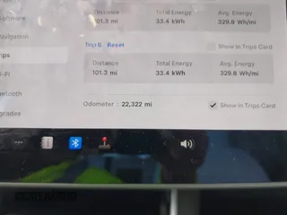 2020 Tesla Model 3 Long Range z VIN 5YJ3E1EB0LF712545, wystawiony jako IAAI lot #42198461 z przebiegiem 22 322 mil mil oraz . Historia ofert i sprzedaży dostępna na DreamBid. Obrazek 7.
