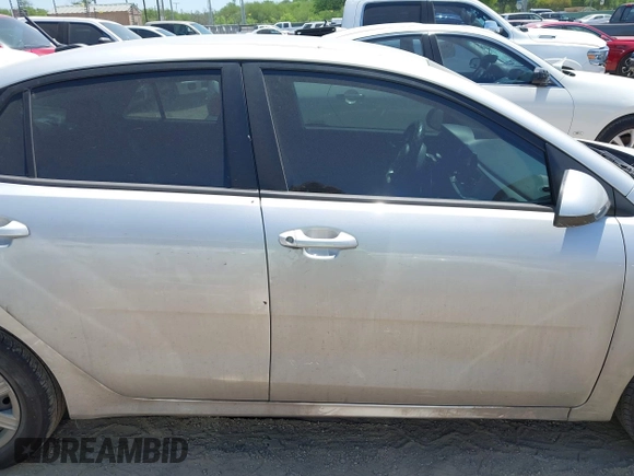 2023 Kia Rio S z VIN 3KPA24AD6PE600384, wystawiony jako IAAI lot #42003099 z przebiegiem 27 001 mil mil oraz . Historia ofert i sprzedaży dostępna na DreamBid. Obrazek 13.