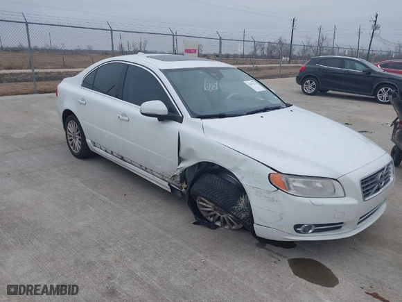 2012 Volvo S80 3.2L with VIN YV1952AS7C1162821, listed as a IAAI auction lot 41427274 with 114507 miles. Bid and sale history available at carsss.com. Image 1.
