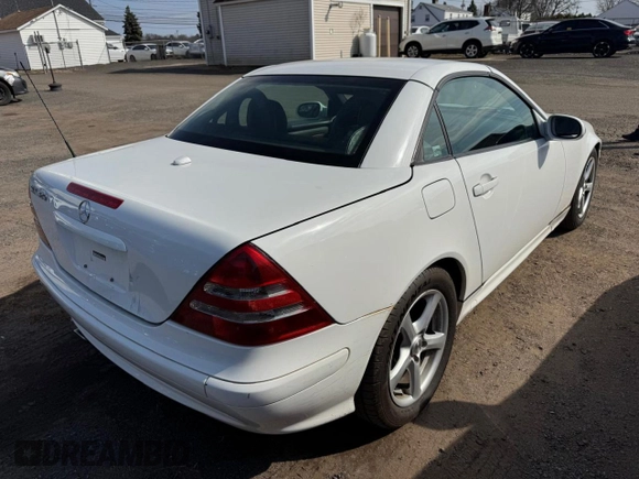 2001 Mercedes-Benz SLK 230/320 z VIN WDBKK65F91F201699, wystawiony jako Copart lot #49399015 z przebiegiem 84 586 mil mil oraz Czysty tytuł • Clean title. Historia ofert i sprzedaży dostępna na DreamBid. Obrazek 3.