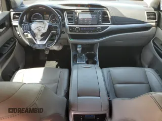 2019 Toyota Highlander SE with VIN 5TDJZRFH9KS571773, listed as a Copart auction lot 52121355 with 101,534 mi miles and Non Repairable. Bid and sale history available at carsss.com. Image 8.