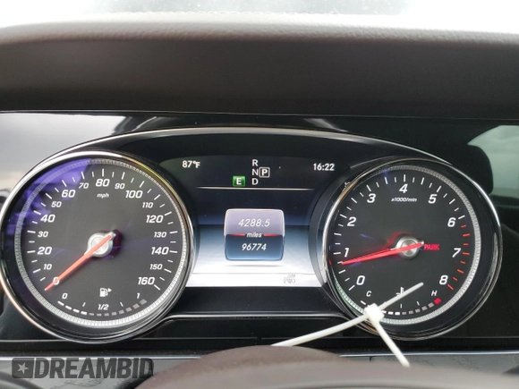 2017 Mercedes-Benz E 300 Luxury with VIN WDDZF4KB4HA185743, listed as a Copart auction lot 60297705 with 96,774 mi miles and Clean title. Bid and sale history available at DreamBid. Image 9.