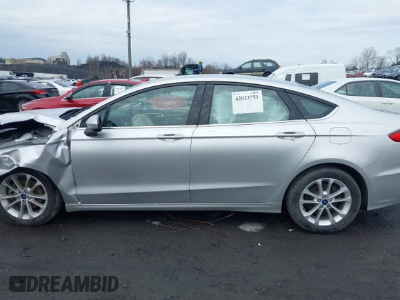 2019 Ford Fusion SE with VIN 3FA6P0HD7KR245691, listed as a IAAI auction lot 42023751 with 32,622 mi miles. Bid and sale history available at carsss.com. Image 14.