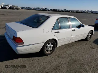 1995 Mercedes-Benz S 320 with VIN WDBGA32E8SA252144, listed as a Copart auction lot 77053484 with 126,534 mi miles and Clean Title. Bid and sale history available at DreamBid. Image 3.