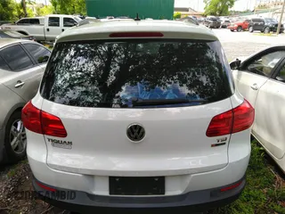2016 Volkswagen Tiguan R-Line with VIN WVGBV7AX1GW003636, listed as a IAAI auction lot 42182478 with 137,437 mi miles and . Bid and sale history available at DreamBid. Image 13.