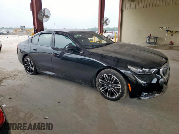 2025 BMW 5 Series 530i с VIN WBA43FJ06SCT74637, выставлен на аукционе Copart как лот 57398745 с пробегом 10 580 миль миль и Чистый • Clean title. История ставок и продаж доступна на DreamBid. Изображение 4.
