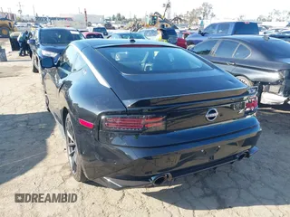 2023 Nissan Z Performance с VIN JN1BZ4BH1PM311774, выставлен на аукционе IAAI как лот 41818187 с пробегом 25 438 миль миль и . История ставок и продаж доступна на DreamBid. Изображение 3.