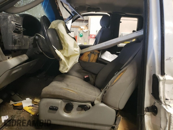 2005 Ford F-350 XL z VIN 1FTWX33P95EB03850, wystawiony jako Copart lot #71228644 z przebiegiem Nie podano mil oraz Szkoda całkowita • Salvage title. Historia ofert i sprzedaży dostępna na DreamBid. Obrazek 7.