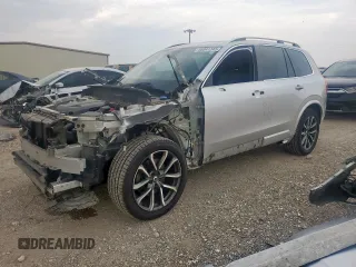 2017 Volvo XC90 Momentum z VIN YV4A22PKXH1138990, wystawiony jako Copart lot #56941345 z przebiegiem 98 243 mil mil oraz Szkoda całkowita • Salvage title. Historia ofert i sprzedaży dostępna na DreamBid. Obrazek 1.