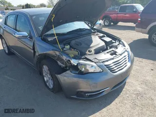 2013 Chrysler 200 Limited with VIN 1C3CCBCG0DN627769, listed as a IAAI auction lot 40274674 with 122,044 mi miles. Bid and sale history available at carsss.com. Image 6.