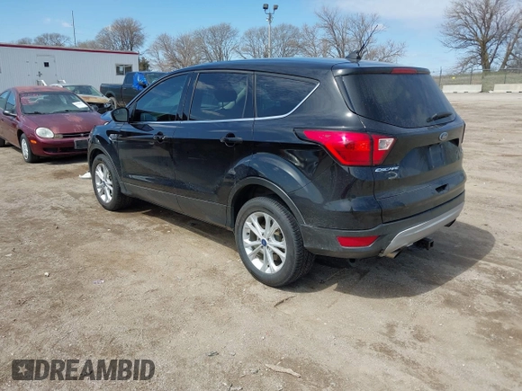 2019 Ford Escape SE z VIN 1FMCU9GDXKUB78598, wystawiony jako IAAI lot #41930913 z przebiegiem 111 284 mil mil oraz . Historia ofert i sprzedaży dostępna na DreamBid. Obrazek 3.