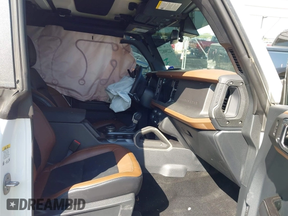 2024 Ford Bronco Outer Banks с VIN 1FMDE8BH3RLB55220, выставлен на аукционе IAAI как лот 42290827 с пробегом 9 415 миль миль и . История ставок и продаж доступна на DreamBid. Изображение 5.
