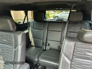 2021 Cadillac Escalade ESV 4WD Premium Luxury Platinum z VIN 1GYS4MKL8MR367932, wystawiony jako Copart lot #60240855 z przebiegiem 182 308 mil mil oraz Czysty tytuł • Clean title. Historia ofert i sprzedaży dostępna na DreamBid. Obrazek 9.