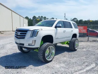 2020 Cadillac Escalade Luxury z VIN 1GYS3BKJ6LR124477, wystawiony jako IAAI lot #42042960 z przebiegiem 42 854 mil mil oraz . Historia ofert i sprzedaży dostępna na DreamBid. Obrazek 17.