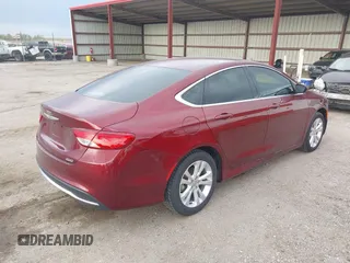 2015 Chrysler 200 Limited z VIN 1C3CCCAB8FN575131, wystawiony jako IAAI lot #42109879 z przebiegiem 104 384 mil mil oraz . Historia ofert i sprzedaży dostępna na DreamBid. Obrazek 4.